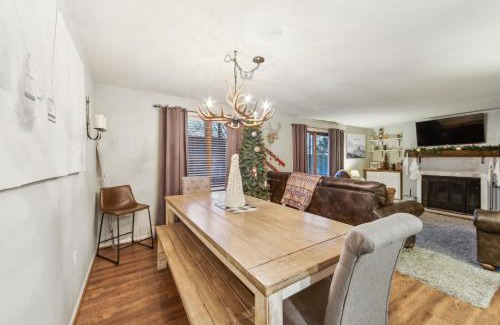 North Creek House | Hedges 7J - Comfortable Mountain Retreat