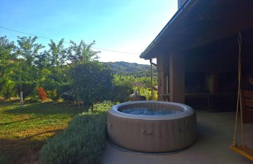 Ludbreg Apartment | Hedonistic Vineyard Estate With Hot Tub - Happy Rentals