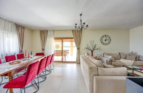 Ludbreg Apartment | Hedonistic Vineyard Estate With Hot Tub - Happy Rentals