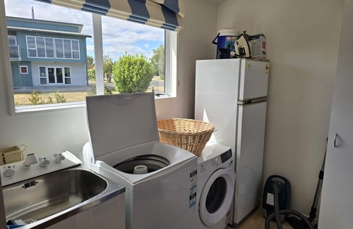 Wharewaka House | Heeni Street - Great location near the lake