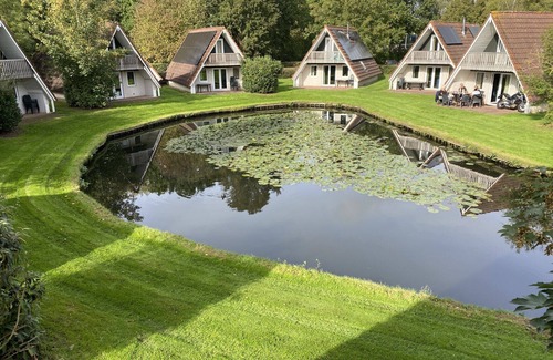 Gramsbergen House | Heerlijk Vakantiehuis aan de Vijver met Whirlpool en Open Haard! Huisdier Welkom