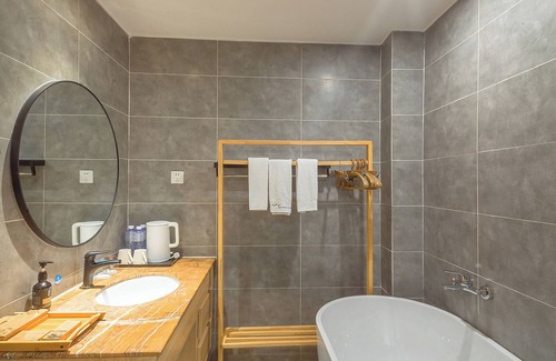 Emeishan House | Heinemann Hotel courtyard or terrace king room B208— with a jacuzzi and a local