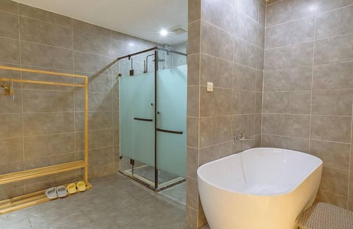 Emeishan House | Heinemann Hotel Terrace Double Room B206 – with Jacuzzi and local amenities