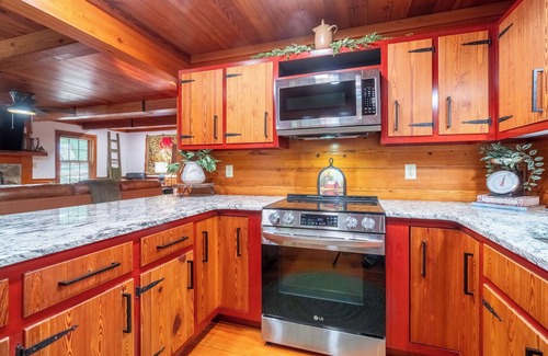 Helen Cabin | Helen's Newest Riverfront Rental on the Chattahoochee River