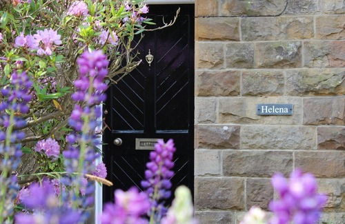 Goathland House | Helena, Goathland - sleeps 12, 6 beds, 4 bathrooms