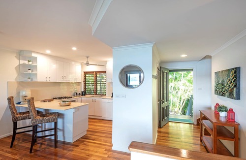 Hamilton Island Apartment | Heliconia 1 Hamilton Island - oceanviews, buggy and transfers