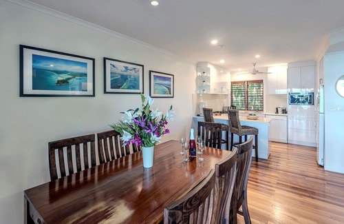 Hamilton Island Apartment | Heliconia 1 Hamilton Island - oceanviews, buggy and transfers
