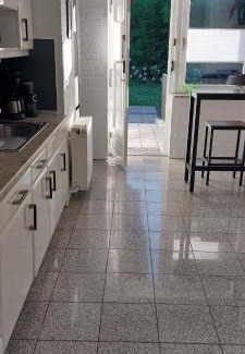 Kohlscheid Apartment | Helle Ferienwohnung mit Garten und Terrasse, direkt am Waldrand gelegen