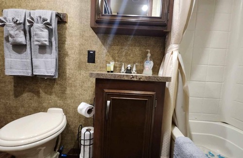 River Ranch Cottage | Hello Sunshine! RV and Golf Cart Rental at River Ranch! 152