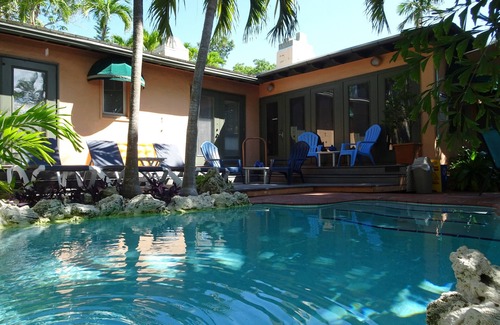 White Street Gallery District Apartment | Hemingway Retreat Suite at Suite Dreams Inn