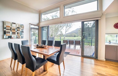 Halls Gap House | Hemley House Luxury in Halls Gap