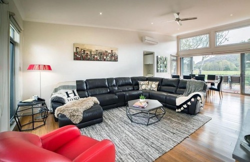 Halls Gap House | Hemley House Luxury in Halls Gap