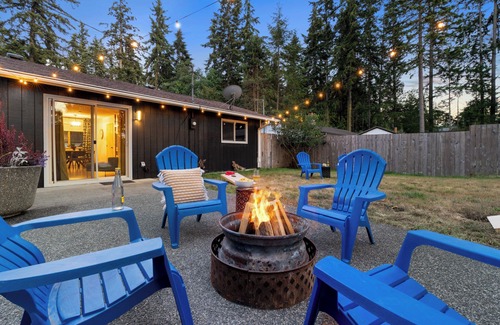 Port Angeles House | Hemlock Hideaway a Happy Cottage in the Trees