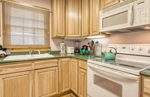 Gatlinburg - Pigeon Forge Cottage | Hemlock Hollow, Pool Access, FREE tickets each paid day, WIFI!