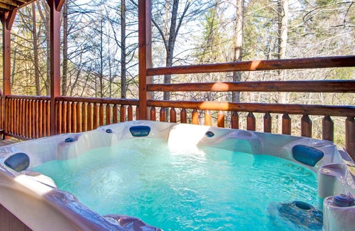Smoky Mountains Cabin | Hemlock Inn | Perfect for Reunions or Teams!