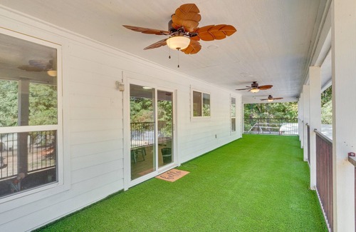 Geneva Apartment | Hemphill Vacation Rental w/Pool, Walk to Lake!