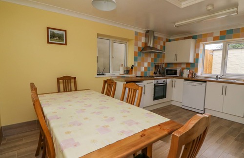 Llanybydder Cottage | HEN BRYNBEDW, pet friendly, with a garden in Llanybydder