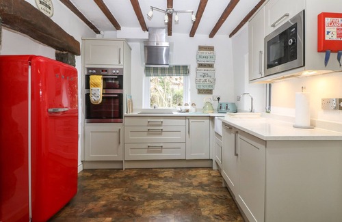 Llanrwst Cottage | HEN FELIN ISAF, pet friendly, character holiday cottage in Llanrwst