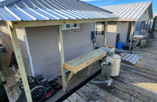 Venice Boat Rental | HEN HOLE!