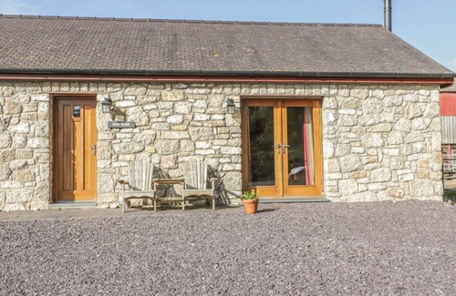 Penmon Cottage | HEN STABL, family friendly, country holiday cottage in Llangoed