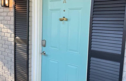 Knox - Henderson Apartment | Henderson Hideaway - King Bed, Patio & Walkable