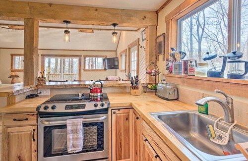 Hendersonville Cabin | Hendersonville Cabin w/Hot Tub, Views & Fire Pit!