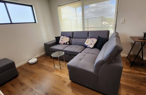 Cloverdale Apartment | Hendra Heights - 2 Bedroom w/Netflix/Wi-Fi/Coffee
