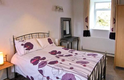 Denbigh Cottage | HENDRE ALED COTTAGE 2, pet friendly, with a garden in Llansannan