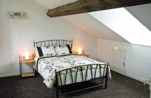 Denbigh Cottage | HENDRE ALED COTTAGE 2, pet friendly, with a garden in Llansannan