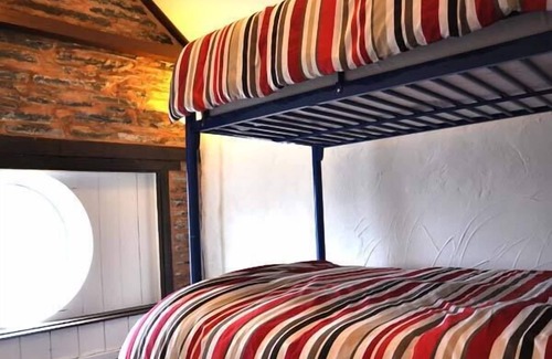 Denbigh Cottage | HENDRE ALED COTTAGE 2, pet friendly, with a garden in Llansannan