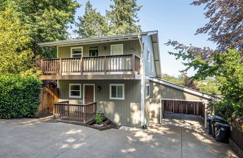 Eugene House | Hendricks Park Skyline View - Short Walk to Hendricks Park, UO, Hayward Field
