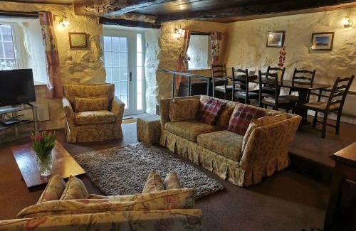Brynrefail House | Hendy