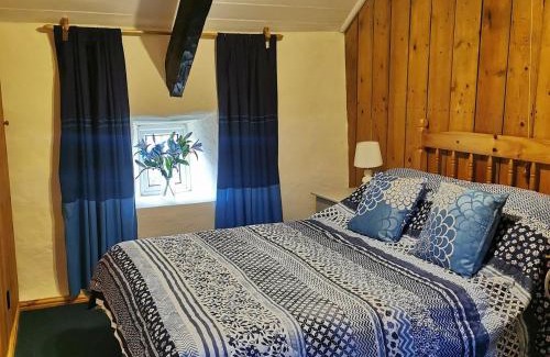 Brynrefail House | Hendy