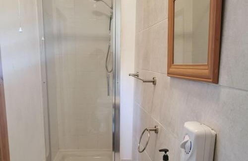 Brynrefail House | Hendy