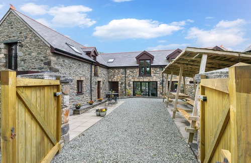 Bodorgan House | Hendy Marian - Four Bedroom House, Sleeps 8