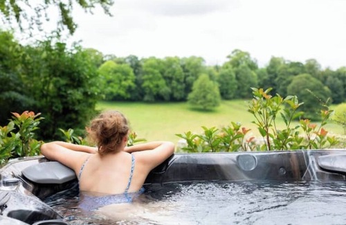 Shrewton House | Henge Estate: 9-10 en-suite bedrooms; Stonehenge