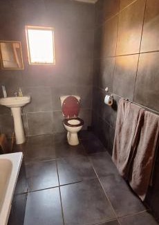 Valhalla House | Henning nest guest house