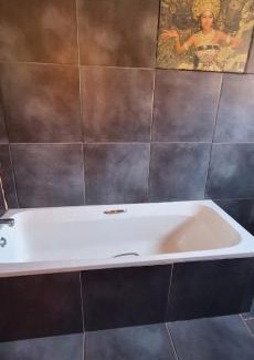 Valhalla House | Henning nest guest house
