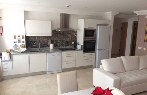 Lagos City Center Apartment | HENRI'S APARTMENTS - 3 (Art) - The best in Lagos!