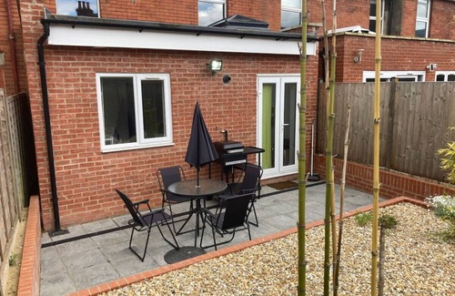 Salisbury House | Hepburn House 4 Bedroom Property - Stayseekers