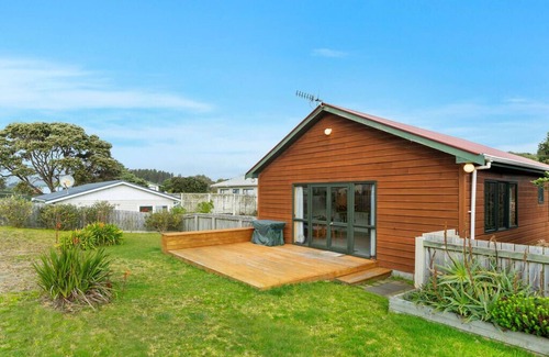 Waikanae Cottage | Heperi Haven - Waikanae Beach Holiday Home