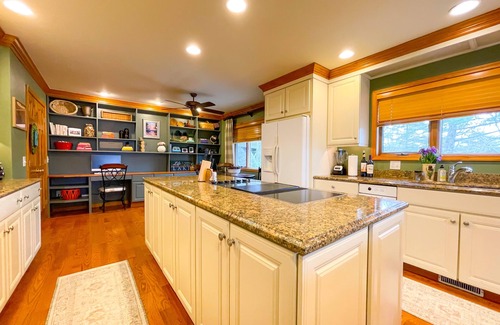Glenville House | Heras Hideaway - Lake Glenville Views