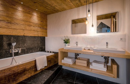 Eggstatt Apartment | Herbal chamber 98sqm, 3 bedrooms, 2 bathrooms, fireplace, sauna, balcony