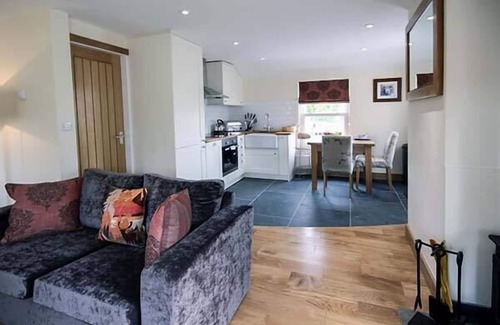 Torver Apartment | HERDWICK, pet friendly, with hot tub in Torver