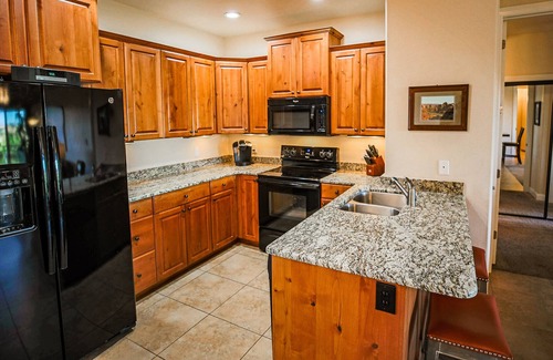 St. George Condo | HERE IS YOUR CONDO!! BUILDING? WORKING REMOTE?? 30 DAY MINIMUM