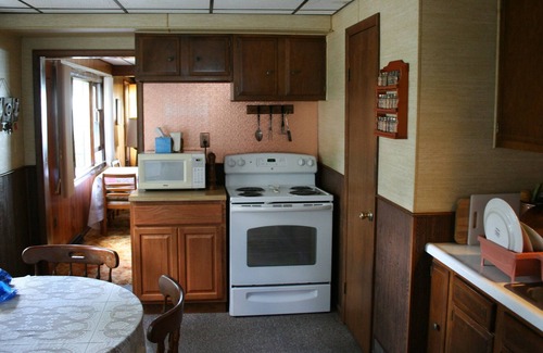Lexington Cottage | HERE'S THE BEACH!! Lake Front Cottage in Family-friendly Lexington Heights.