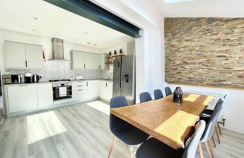 Bristol House | Hereford House – Sleeps 8! BS2