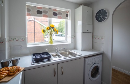 Hereford House | HEREFORD – Woodpecker House: Modern 3-Bed Near Rotherwas, Sleeps 6