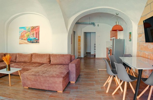 Gaustadt Apartment | Heritage Apartment with 2 Bedrooms