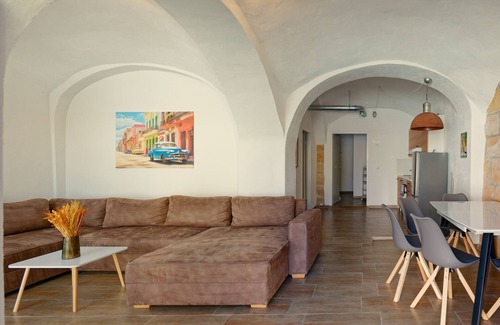 Gaustadt Apartment | Heritage Apartment with 2 Bedrooms
